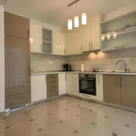 Holiday home Mit Privatpool Fuer 20 Personen Ca 400 Qm In Banjole, Istrien Istrische Riviera