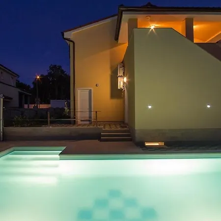 Mit Privatpool Fuer 20 Personen Ca 400 Qm In Banjole, Istrien Istrische Riviera Banjole