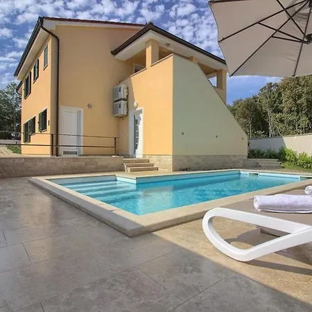 Mit Privatpool Fuer 20 Personen Ca 400 Qm In Banjole, Istrien Istrische Riviera * Banjole