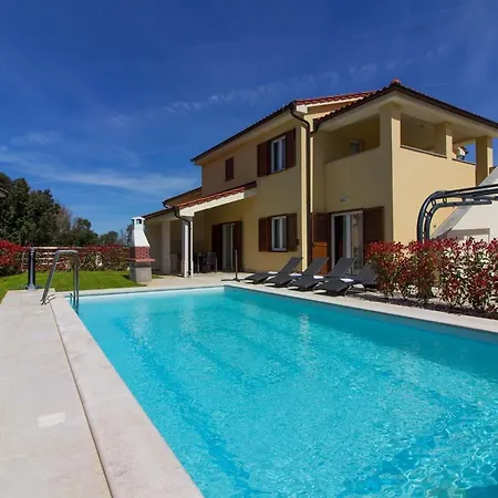 Holiday home Mit Privatpool Fuer 20 Personen Ca 400 Qm In Banjole, Istrien Istrische Riviera Banjole