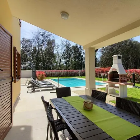 Mit Privatpool Fuer 20 Personen Ca 400 Qm In Banjole, Istrien Istrische Riviera Holiday home