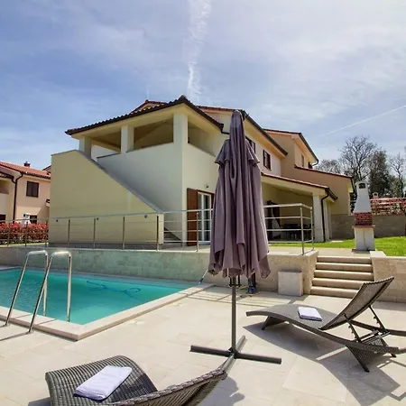 Mit Privatpool Fuer 20 Personen Ca 400 Qm In Banjole, Istrien Istrische Riviera * Banjole