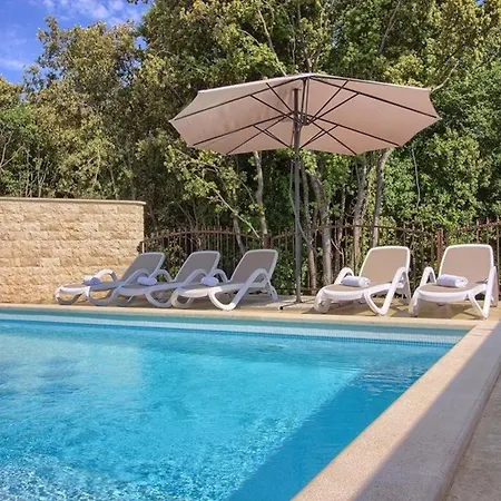 Mit Privatpool Fuer 20 Personen Ca 400 Qm In Banjole, Istrien Istrische Riviera *